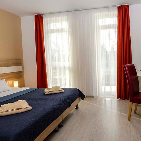 Hotel Pallone Balatonfured Bagian luar foto
