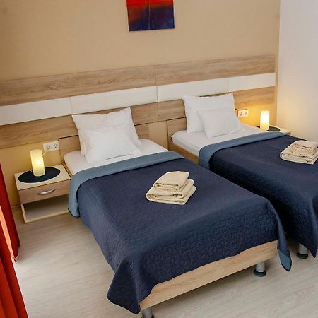 Hotel Pallone Balatonfured Bagian luar foto