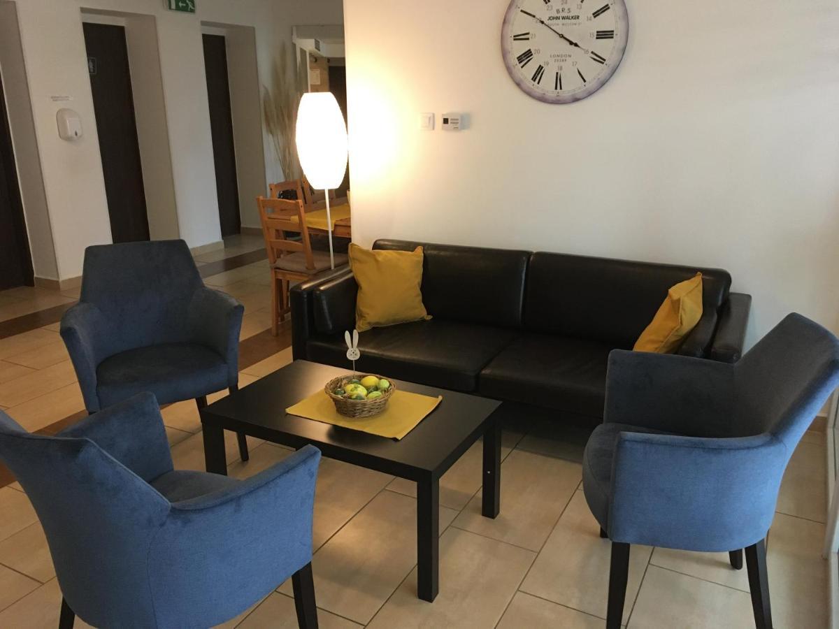 Hotel Pallone Balatonfured Bagian luar foto