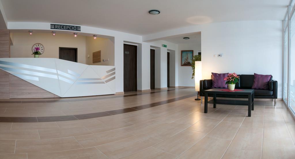 Hotel Pallone Balatonfured Bagian luar foto