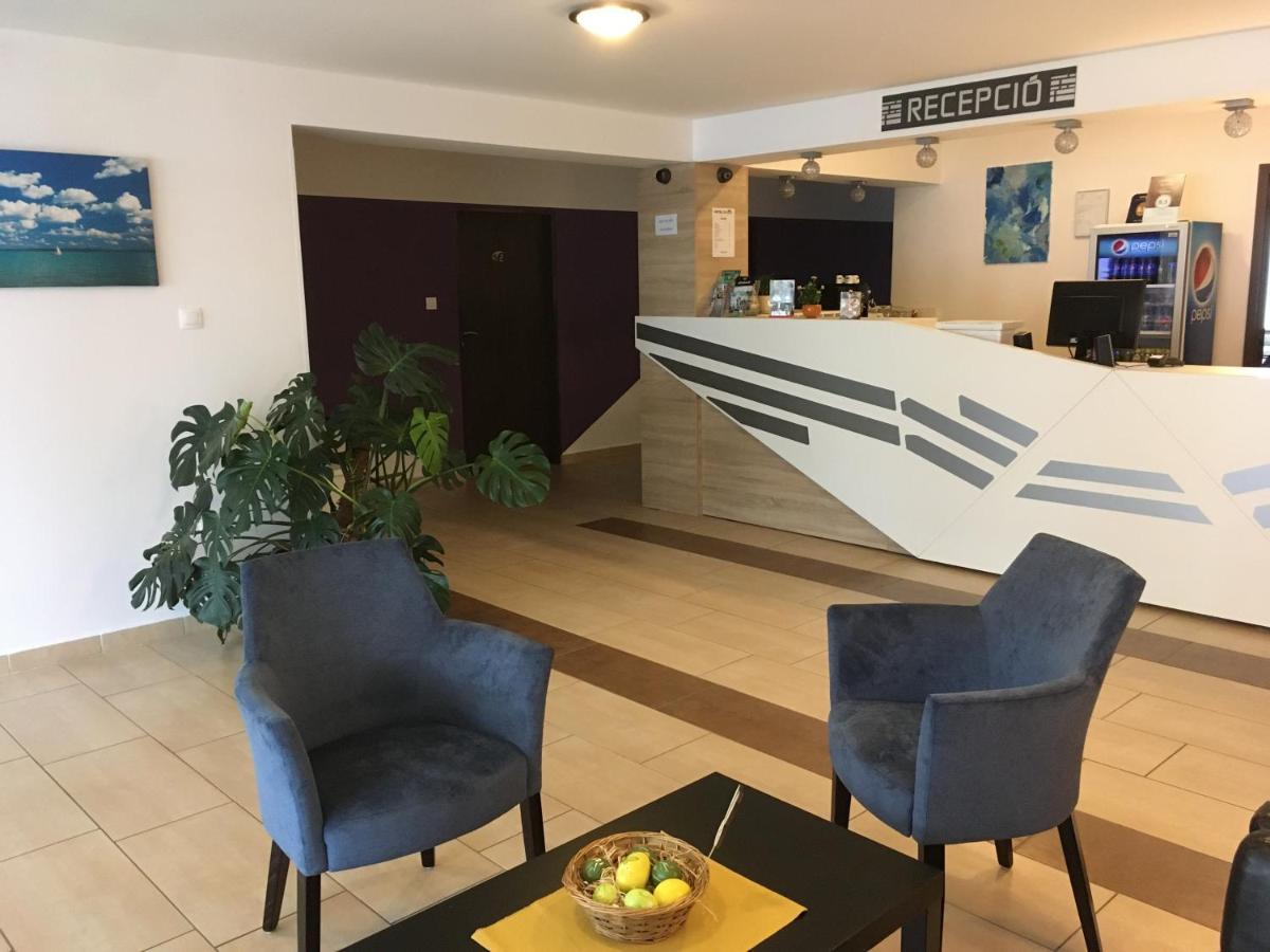 Hotel Pallone Balatonfured Bagian luar foto