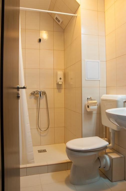 Hotel Pallone Balatonfured Ruang foto