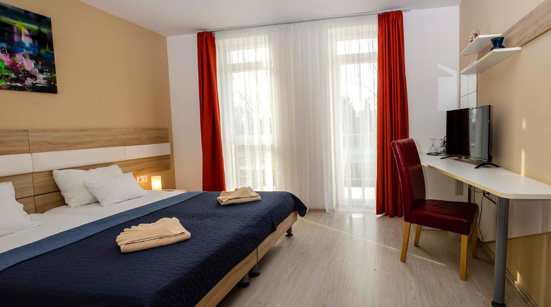 Hotel Pallone Balatonfured Bagian luar foto