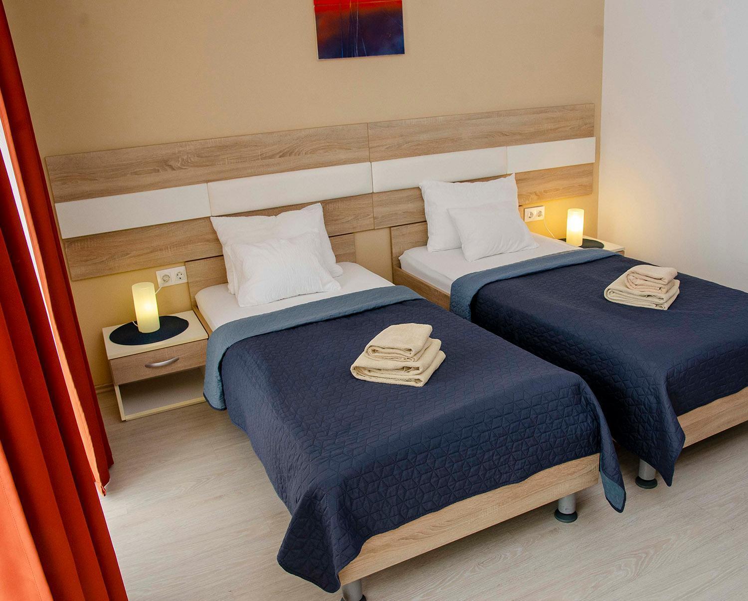 Hotel Pallone Balatonfured Bagian luar foto