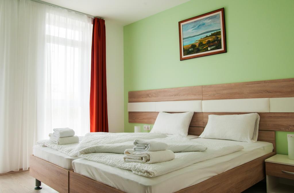 Hotel Pallone Balatonfured Ruang foto