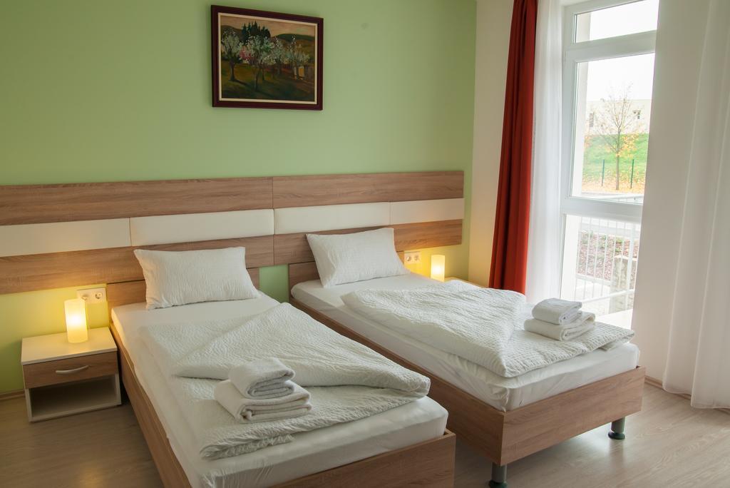Hotel Pallone Balatonfured Ruang foto