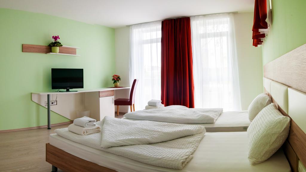 Hotel Pallone Balatonfured Ruang foto