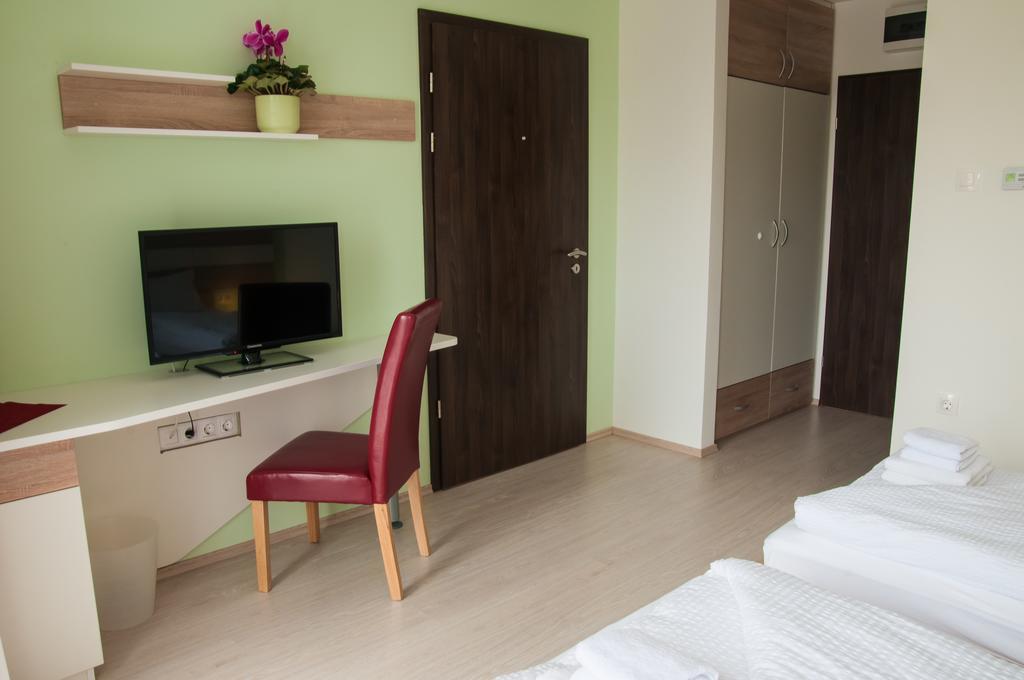 Hotel Pallone Balatonfured Ruang foto