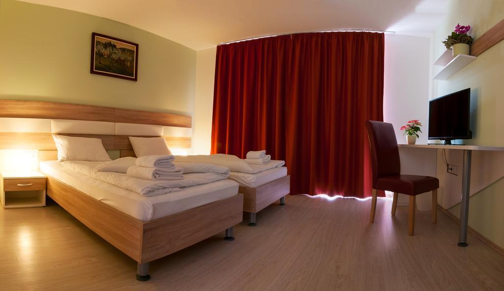 Hotel Pallone Balatonfured Ruang foto