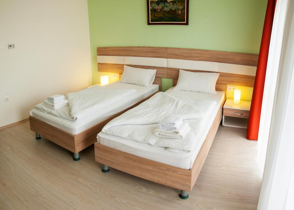 Hotel Pallone Balatonfured Ruang foto