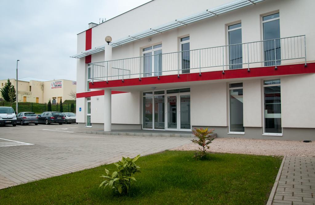 Hotel Pallone Balatonfured Bagian luar foto